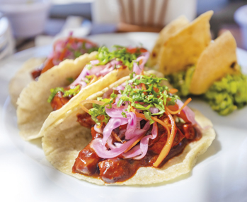 Tacos di pollo in umido con guacamole
